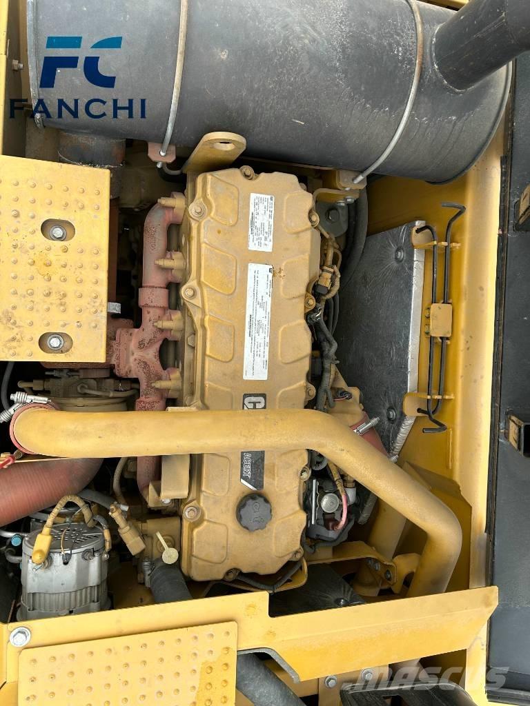 CAT 336 D حفارات زحافة