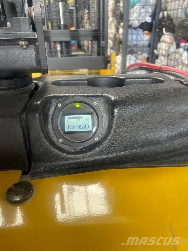 Yale MC 15 شاحنات ذات رافعات شوكية تعمل بالكهرباء