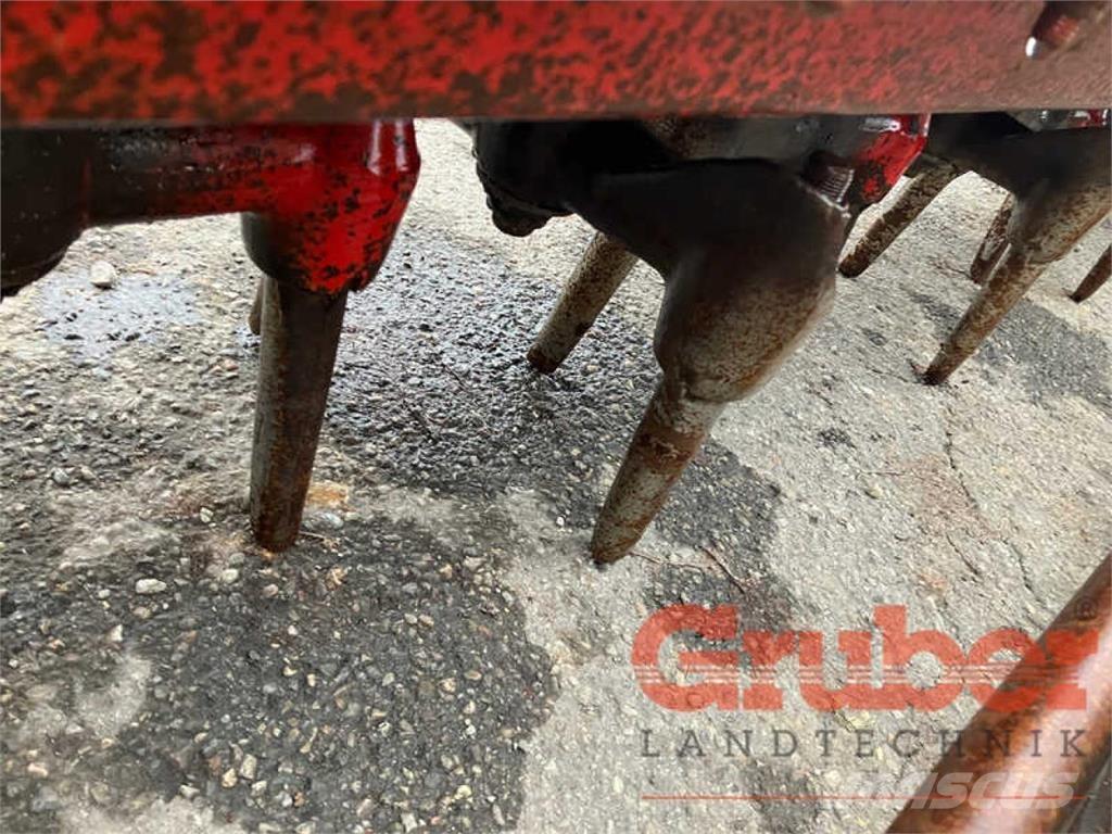 Lely 3000 الكاسحات وقلابات التربة ذات المحركات