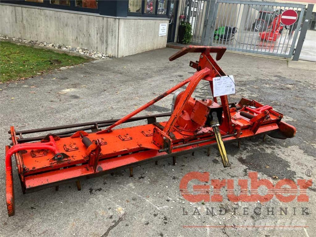 Lely 3000 الكاسحات وقلابات التربة ذات المحركات