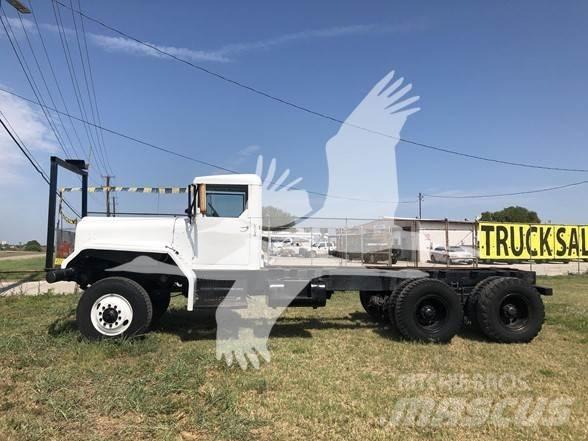 Diamond T M13 شاحنات بمقصورة وهيكل