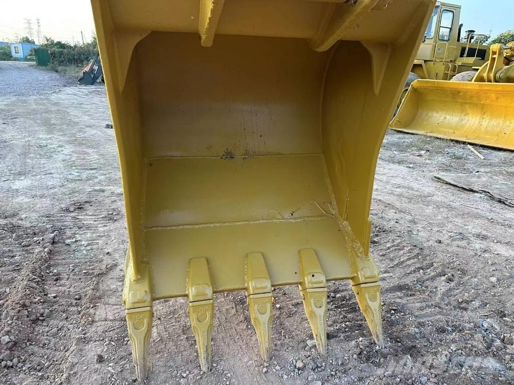 CAT 330 D L حفارات زحافة