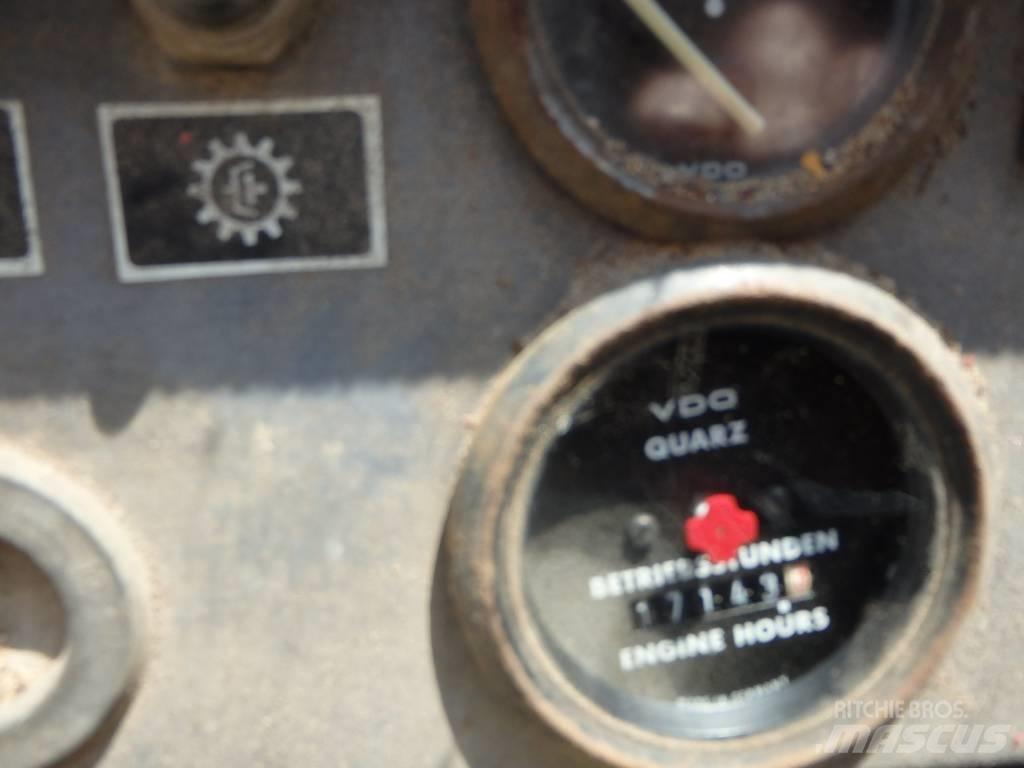 Volvo BM 4400 لوادر بعجل