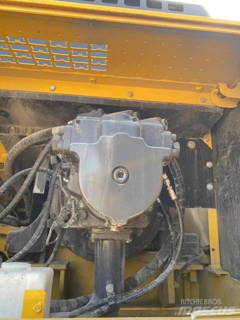 Komatsu 450LC-8 حفارات زحافة