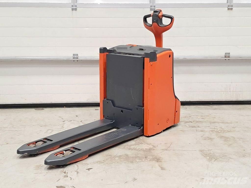 Linde T16L شاحنة يدوية بمنصة نقالة