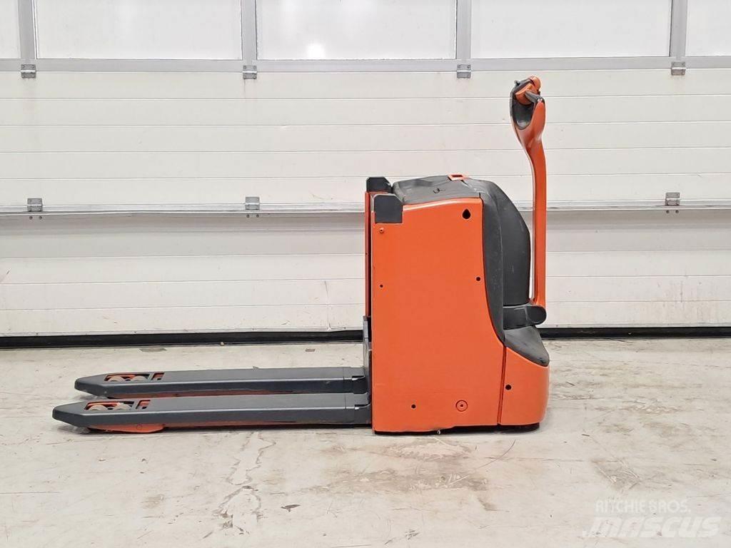 Linde T16L شاحنة يدوية بمنصة نقالة