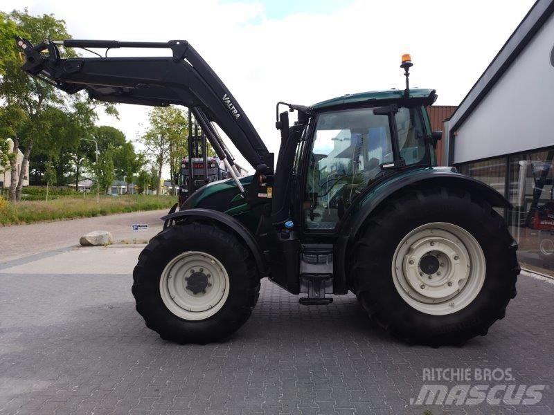 Valtra N134 A الجرارات