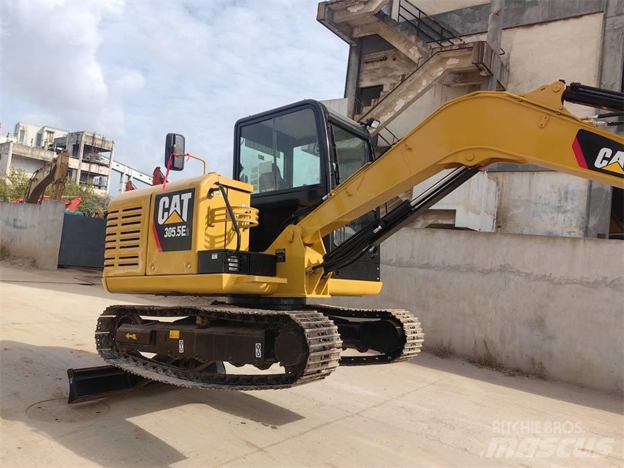 CAT 305.5E حفارات زحافة