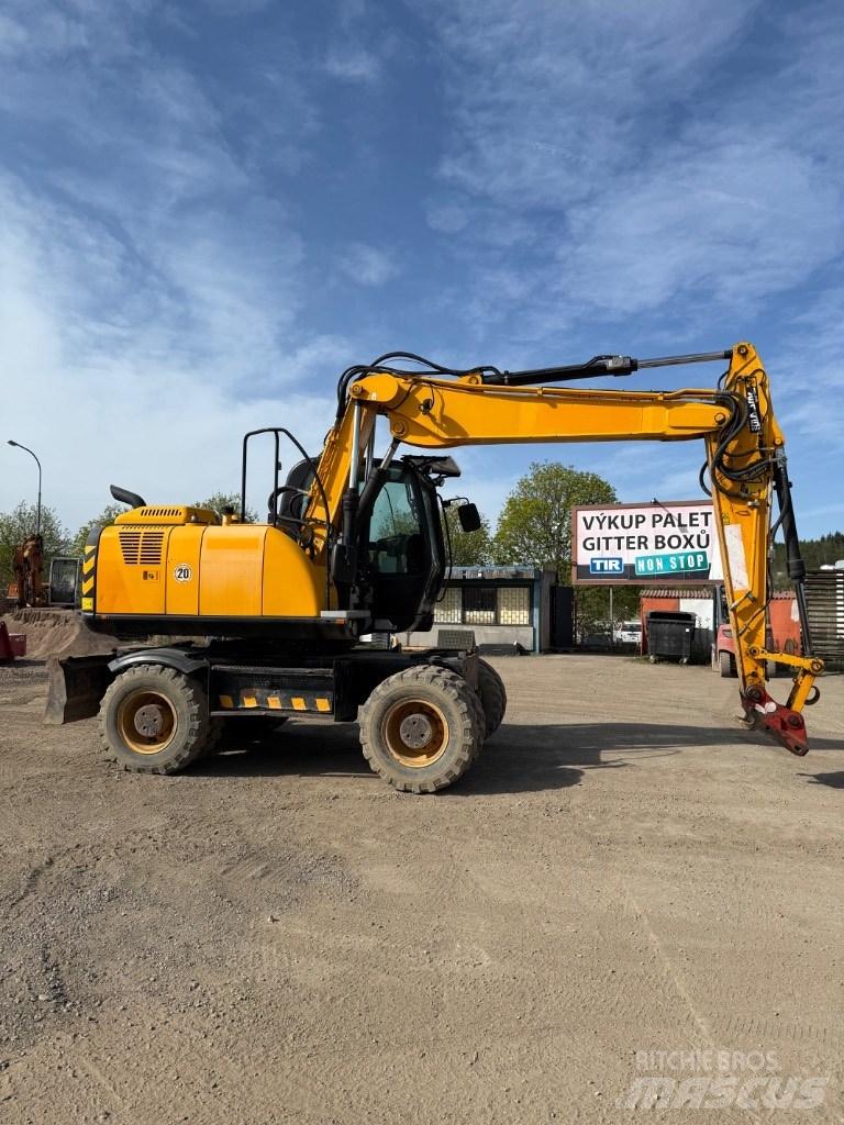 JCB JS 145 W حفارات بعجل