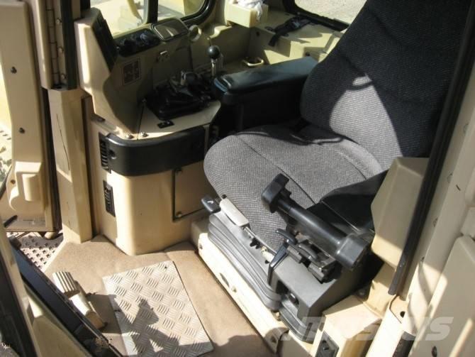 CAT D 9 R بلدوزرات مجنزرة