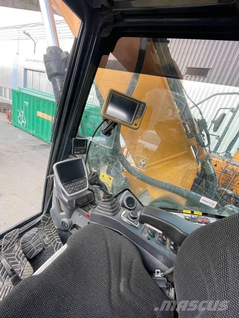 Hyundai HX 260 L حفارات زحافة