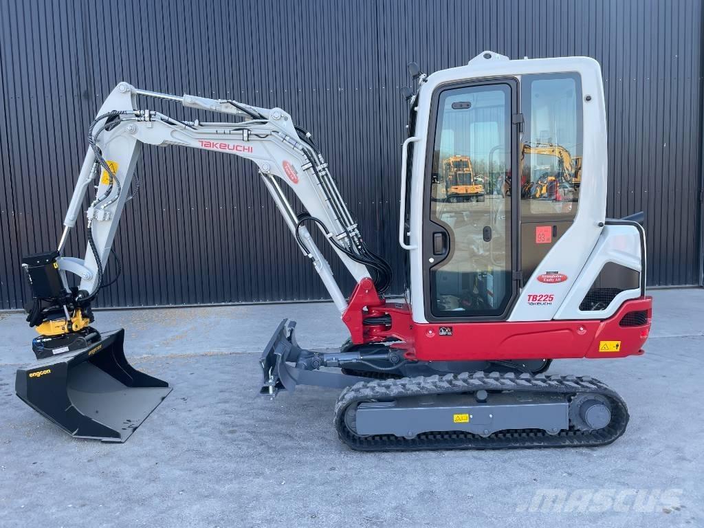 Takeuchi TB 225 حفارات صغيرة أقل من 7 طن (حفارات صغيرة)