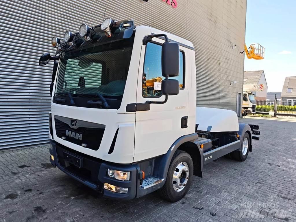MAN 4x2 Euro 6 شاحنات بمقصورة وهيكل