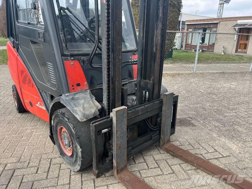 Linde H 30 D شاحنات الديزل