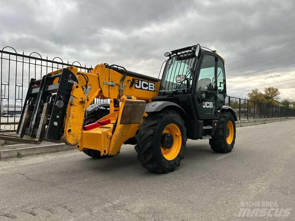 JCB 535-125 مناولات متداخلة