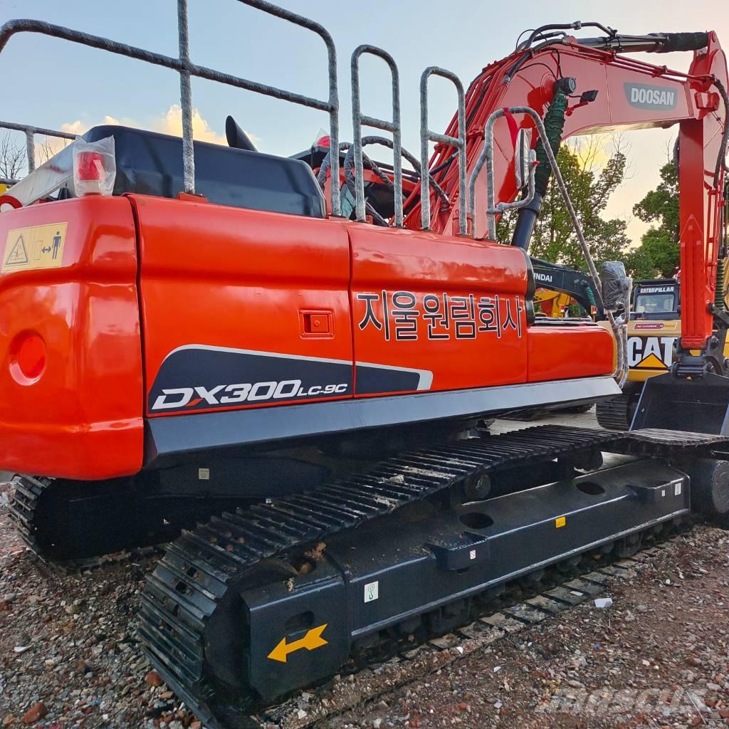 Doosan DX 300LC حفارات زحافة