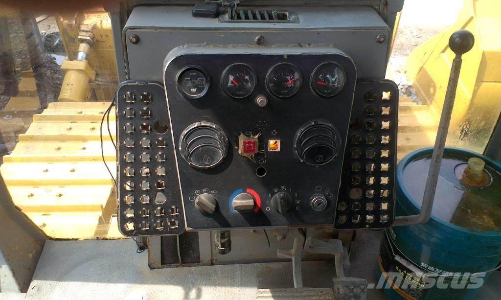 CAT D 6 G LGP II بلدوزرات مجنزرة