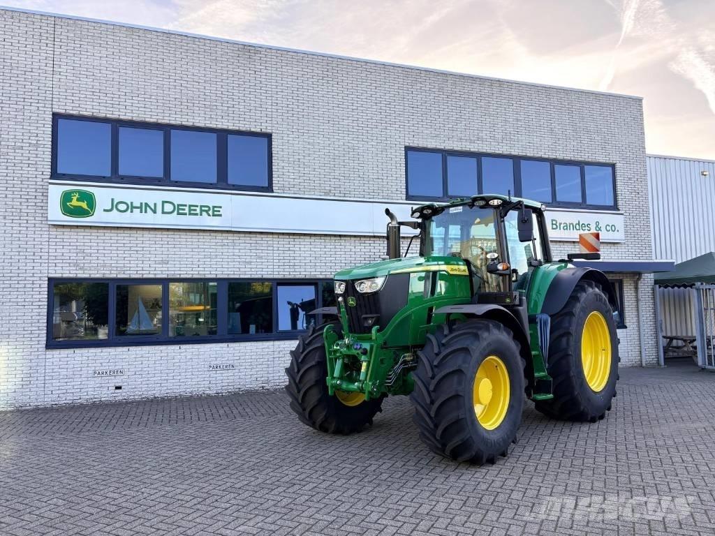John Deere 6M200 الجرارات