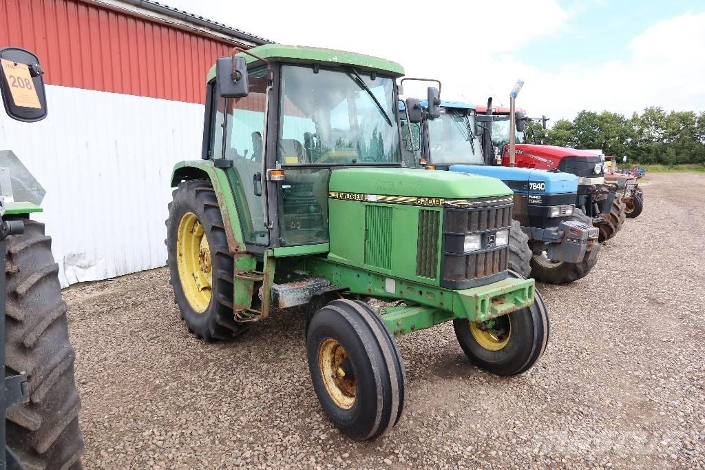 John Deere 6100 الجرارات
