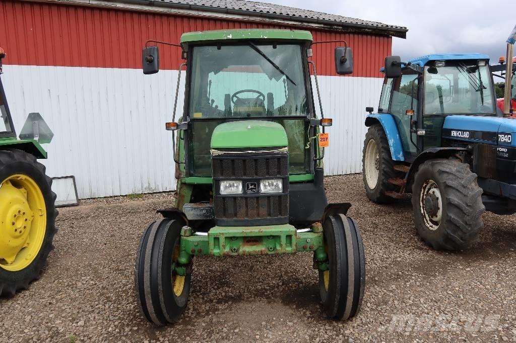 John Deere 6100 الجرارات