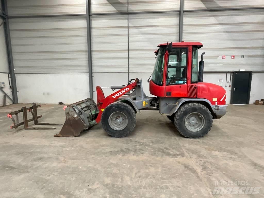 Volvo L 30 B-Z/X لوادر بعجل