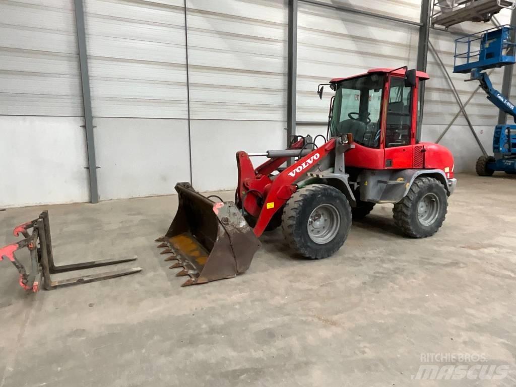 Volvo L 30 B-Z/X لوادر بعجل