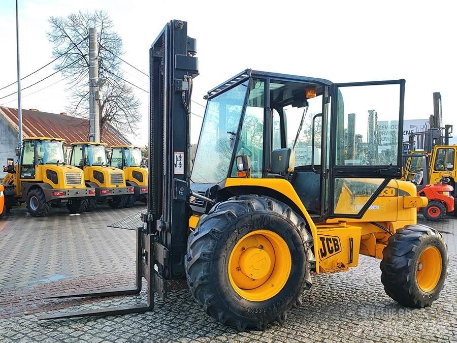 JCB 930 شاحنات الطرق الوعرة