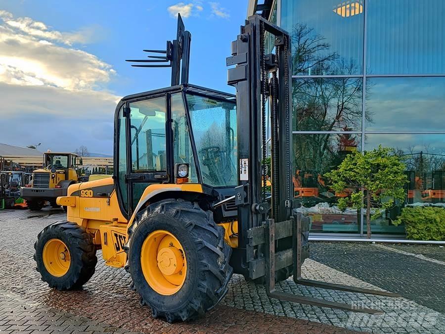 JCB 930 شاحنات الطرق الوعرة