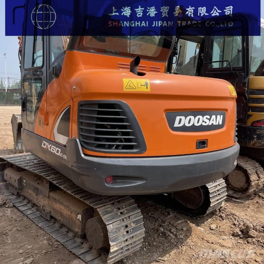 Doosan DX 60 حفارات زحافة