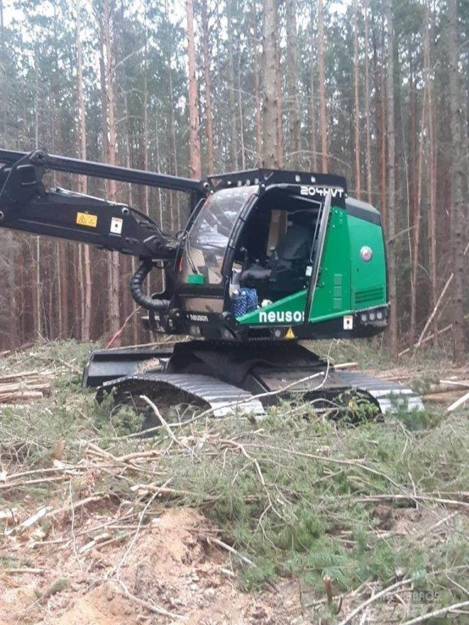 Neuson 204 HVT حصادات