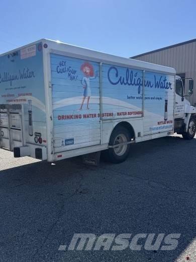 Hino 268 شاحنات نقل المشروبات