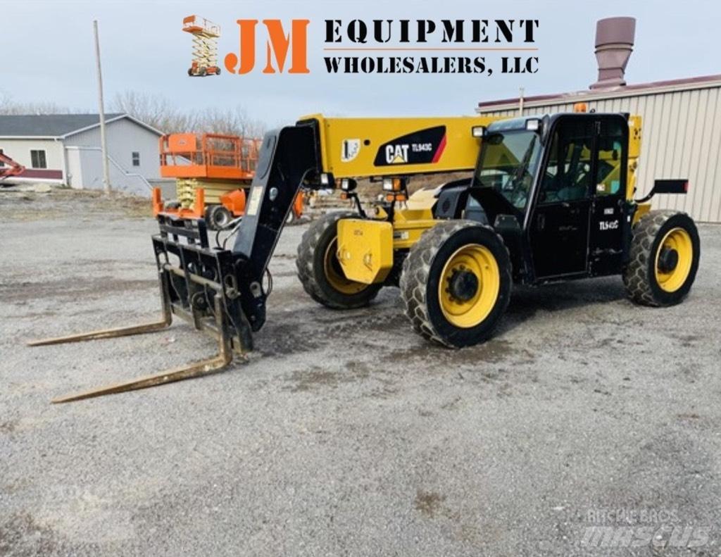CAT TL 943 C مناولات متداخلة