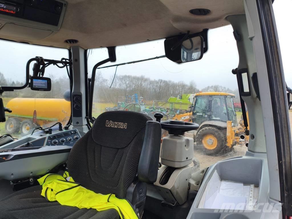 Valtra T 234 V الجرارات