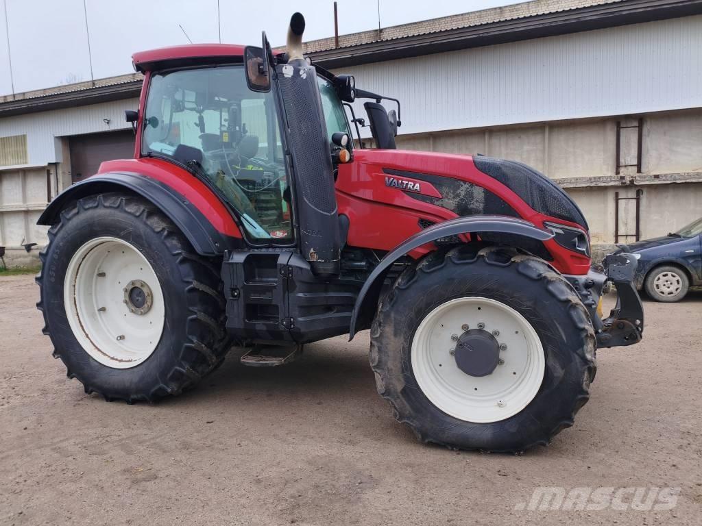 Valtra T 234 V الجرارات