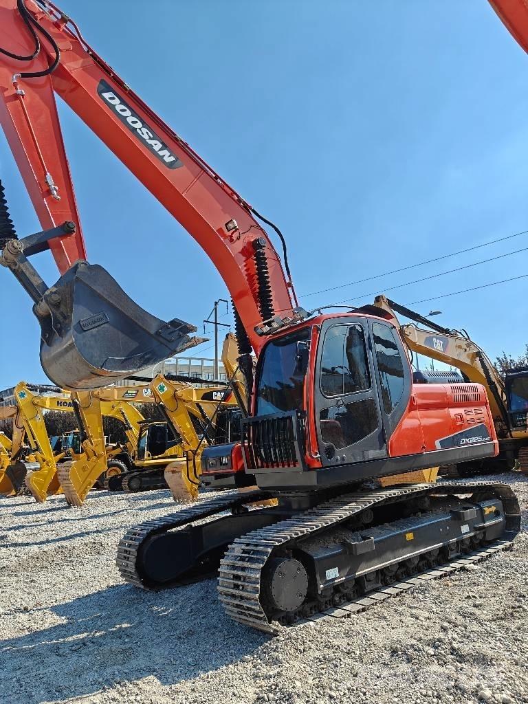 Doosan 225 LCA حفارات زحافة