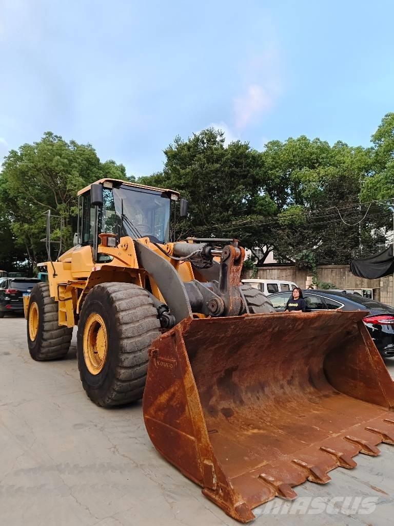 Volvo L 120 لوادر بعجل