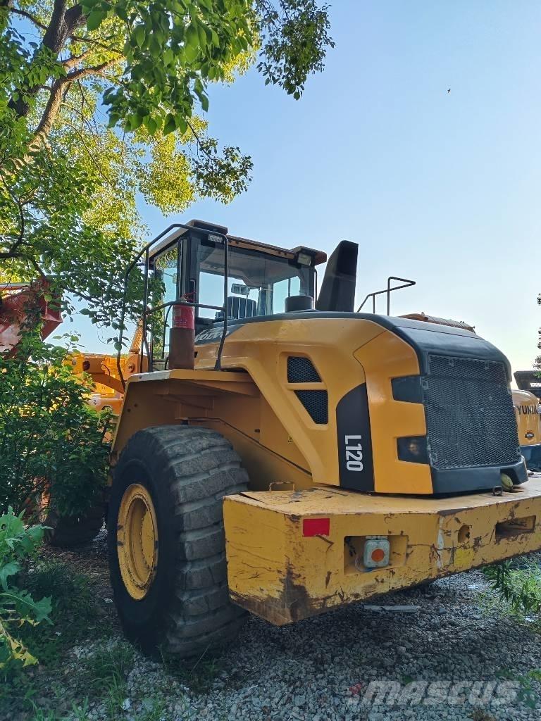 Volvo L 120 لوادر بعجل