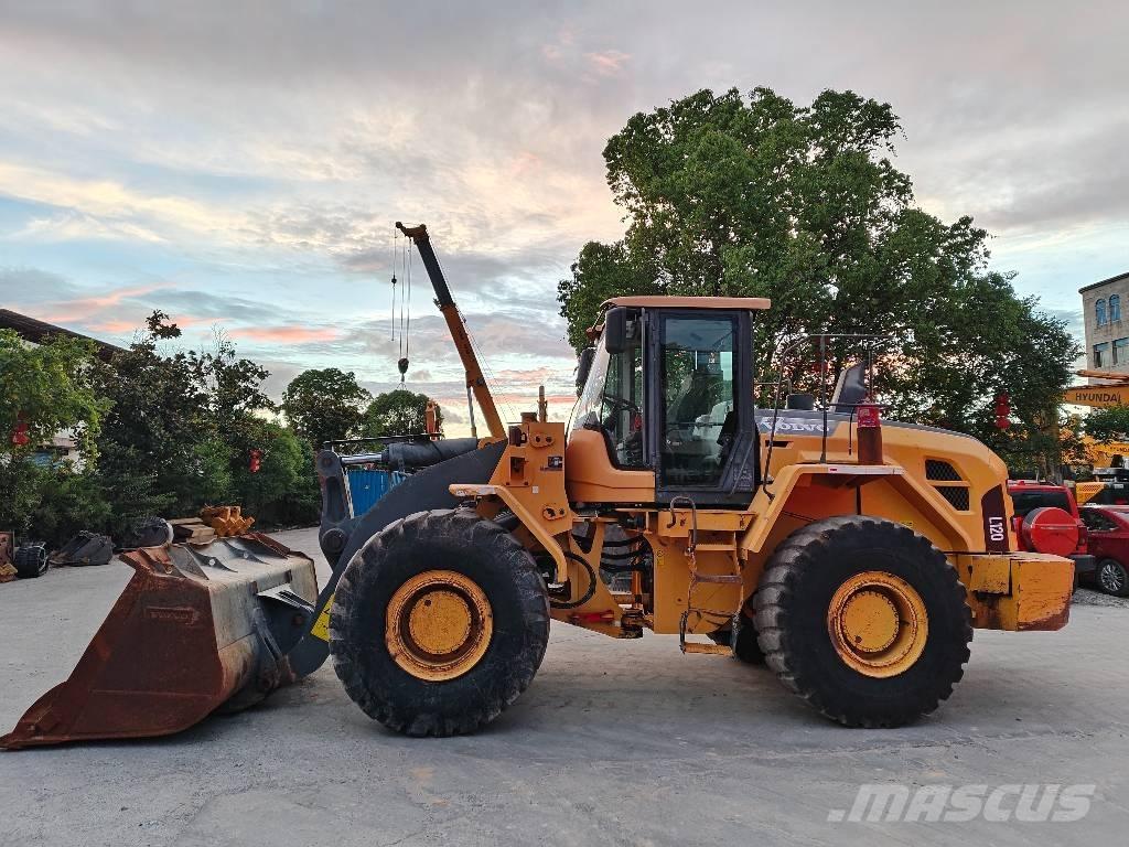 Volvo L 120 لوادر بعجل