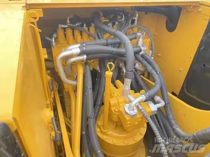 CAT 320 D2 حفارات زحافة