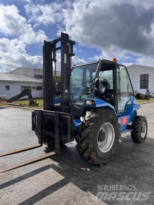Manitou MC30-4W شاحنات الطرق الوعرة