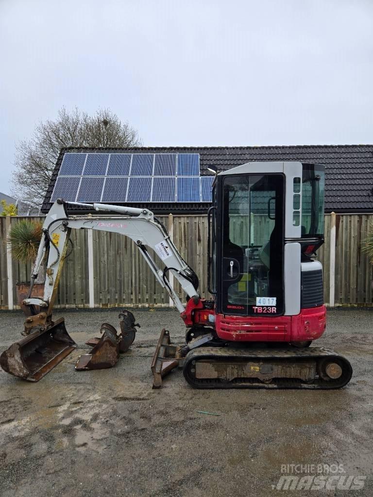 Takeuchi TB 23 R حفارات صغيرة أقل من 7 طن (حفارات صغيرة)