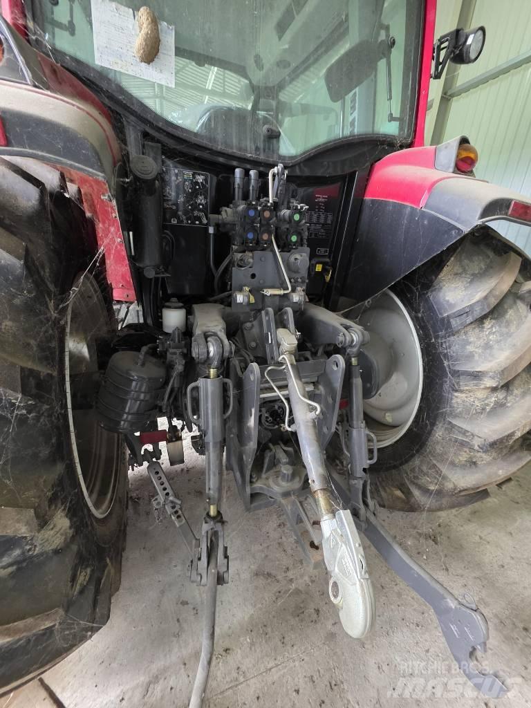 Valtra A 124 الجرارات