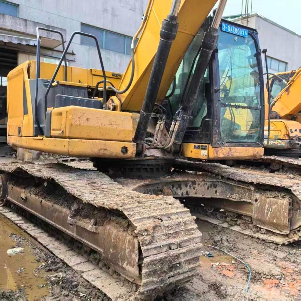 CAT 320 حفارات زحافة