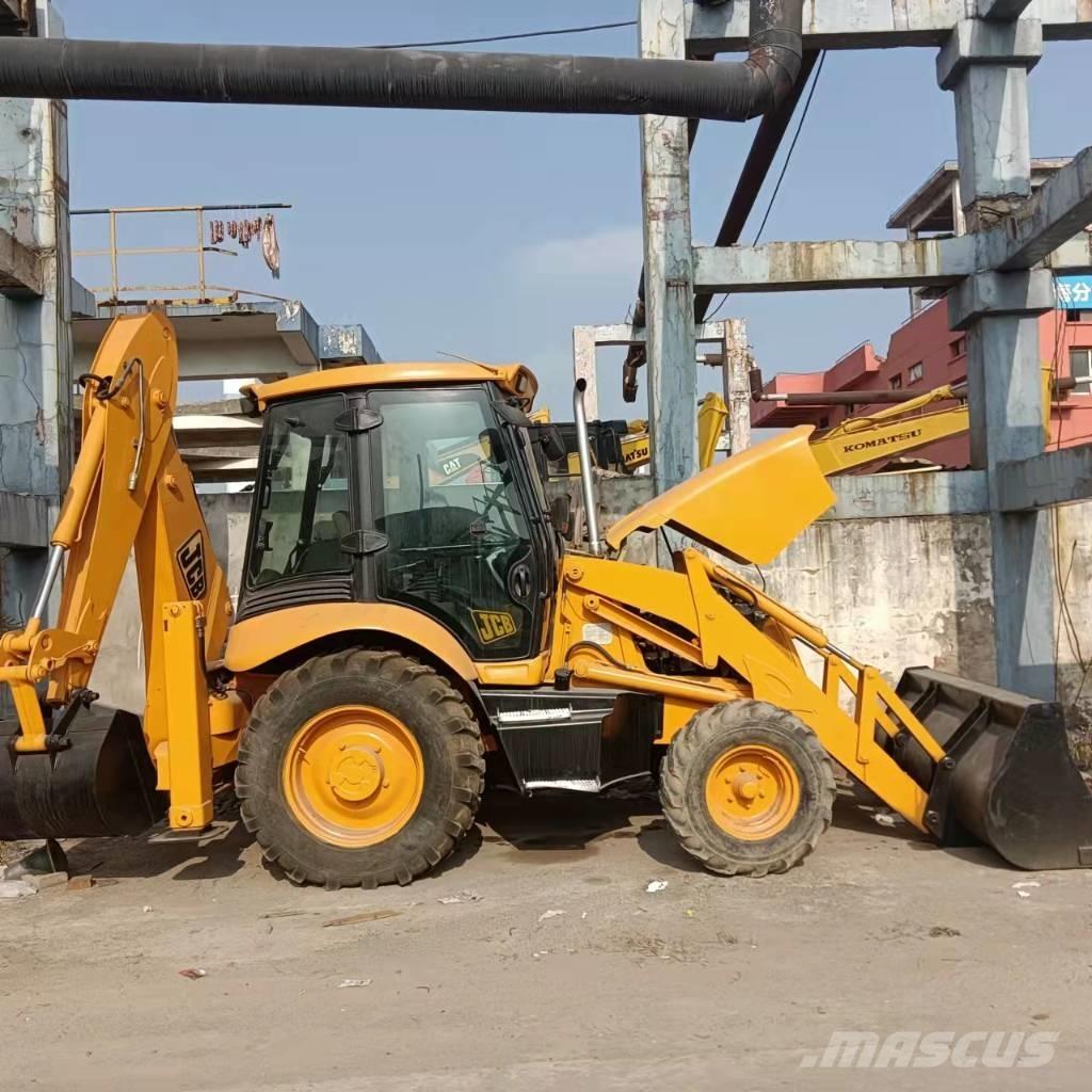 JCB 3CX لوادر ذات جرافات عكسية