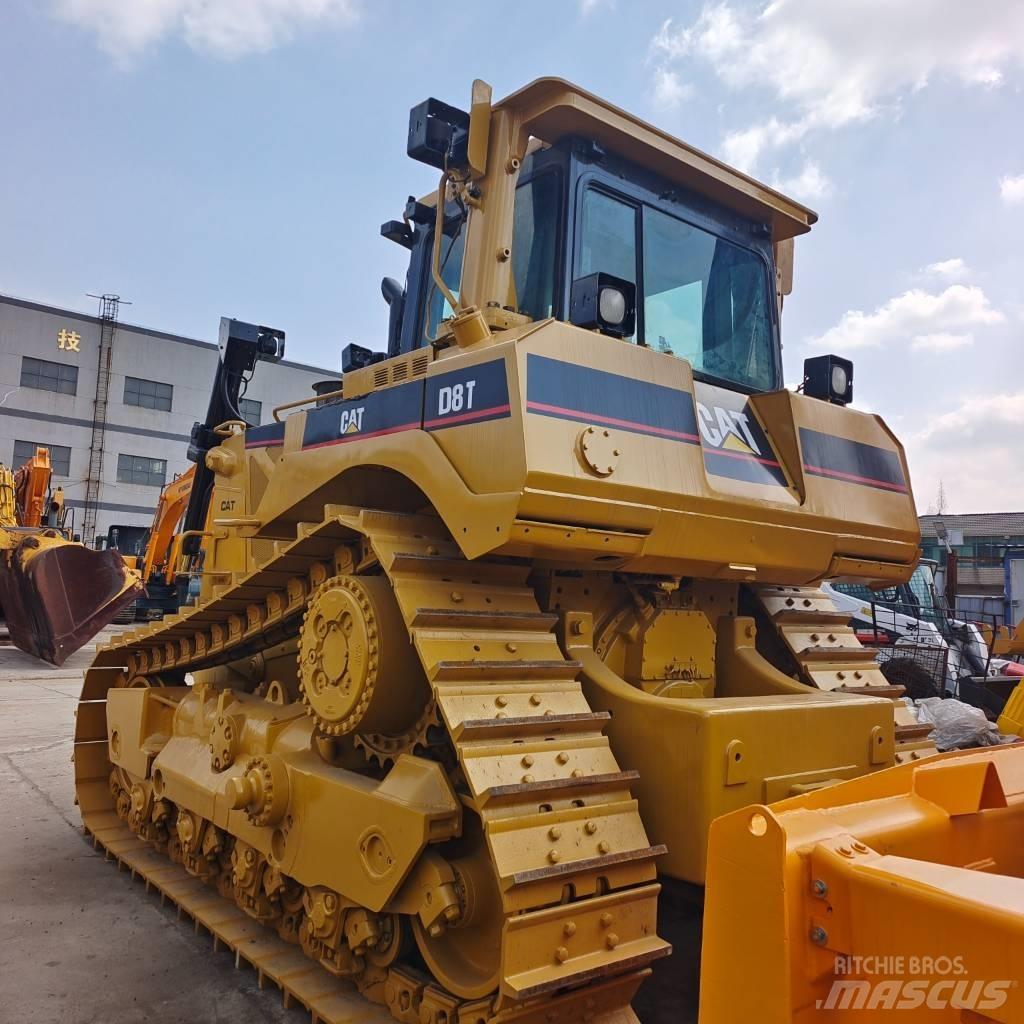 CAT D 8 T بلدوزرات مجنزرة