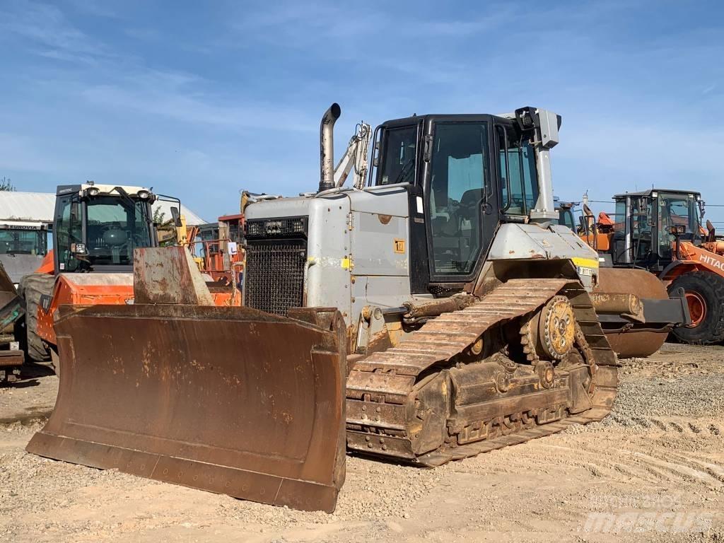 CAT D 6 N بلدوزرات مجنزرة