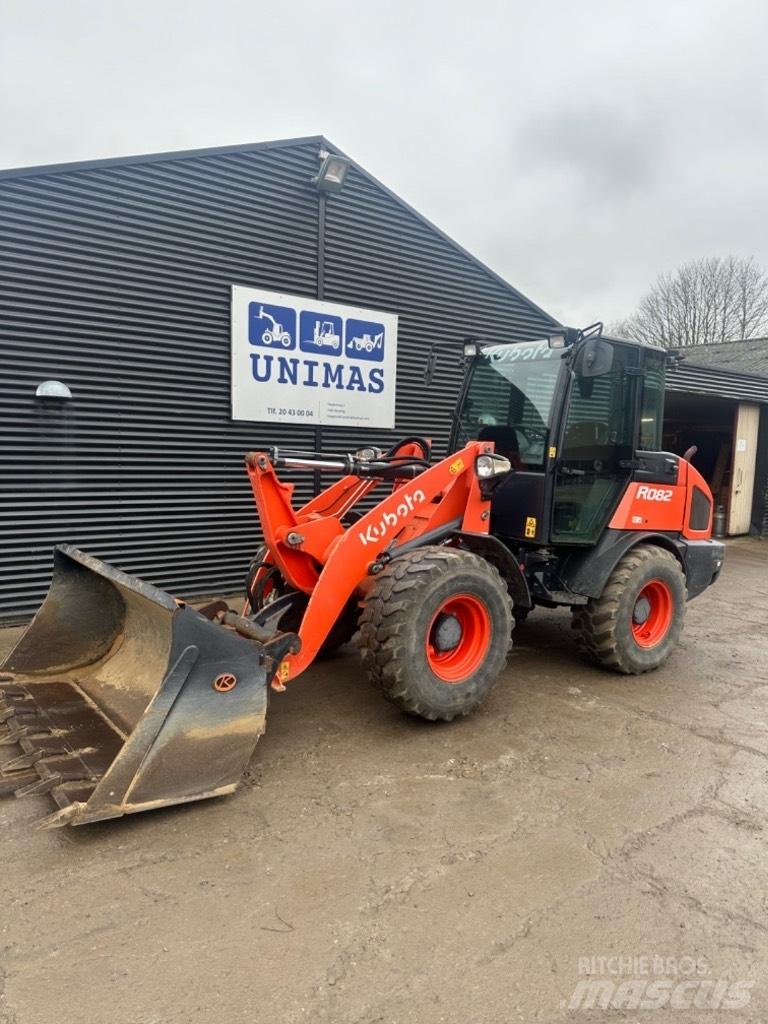 Kubota R 082 لوادر بعجل