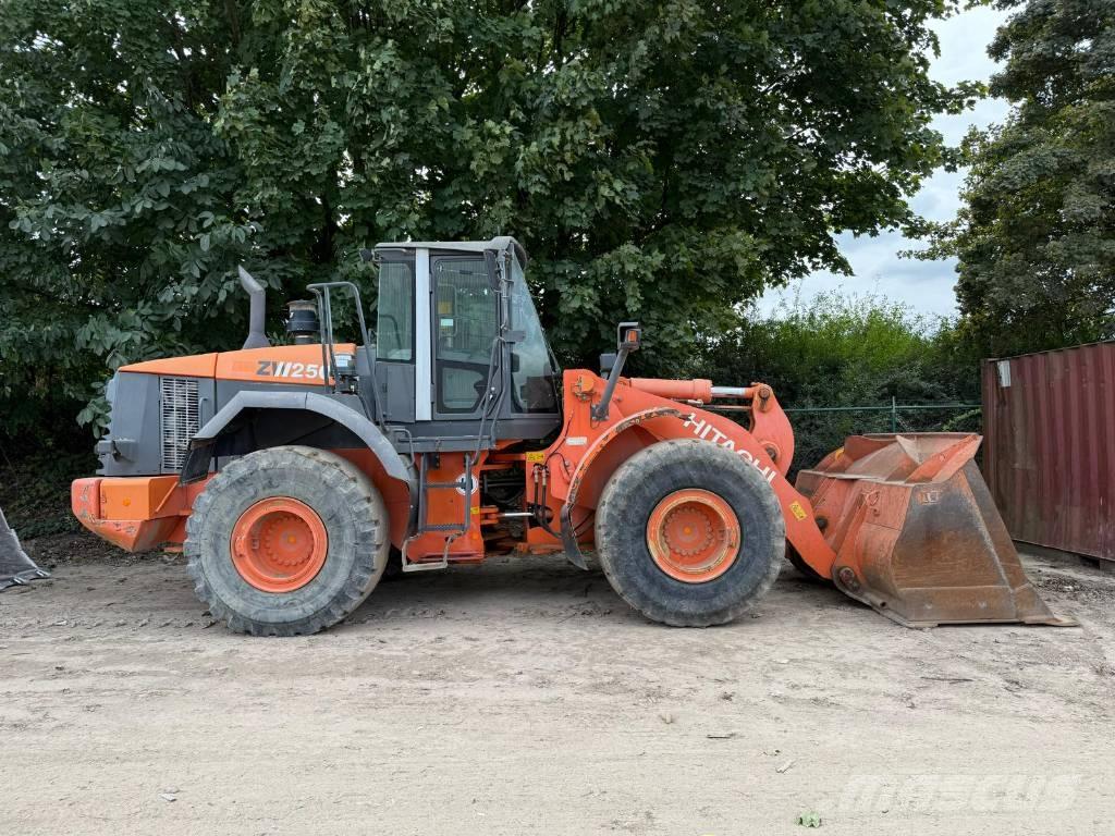 Hitachi ZW 250 لوادر بعجل