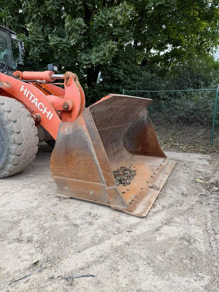 Hitachi ZW 250 لوادر بعجل