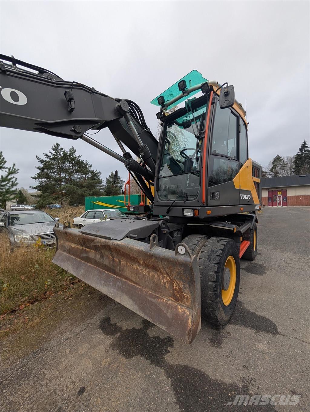 Volvo EWR150 E حفارات بعجل